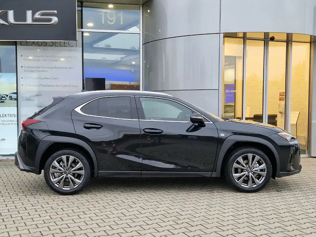 Lexus UX 300h - Thumbnail 2