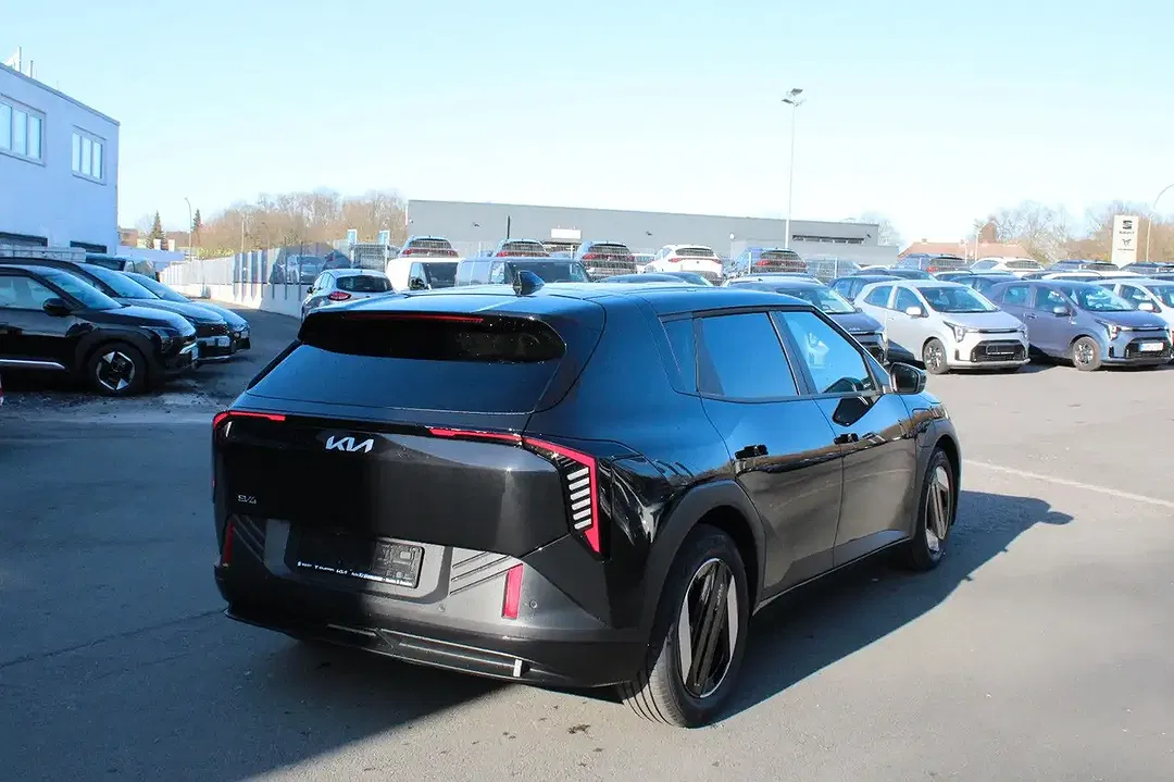 Kia EV4 - Thumbnail 7