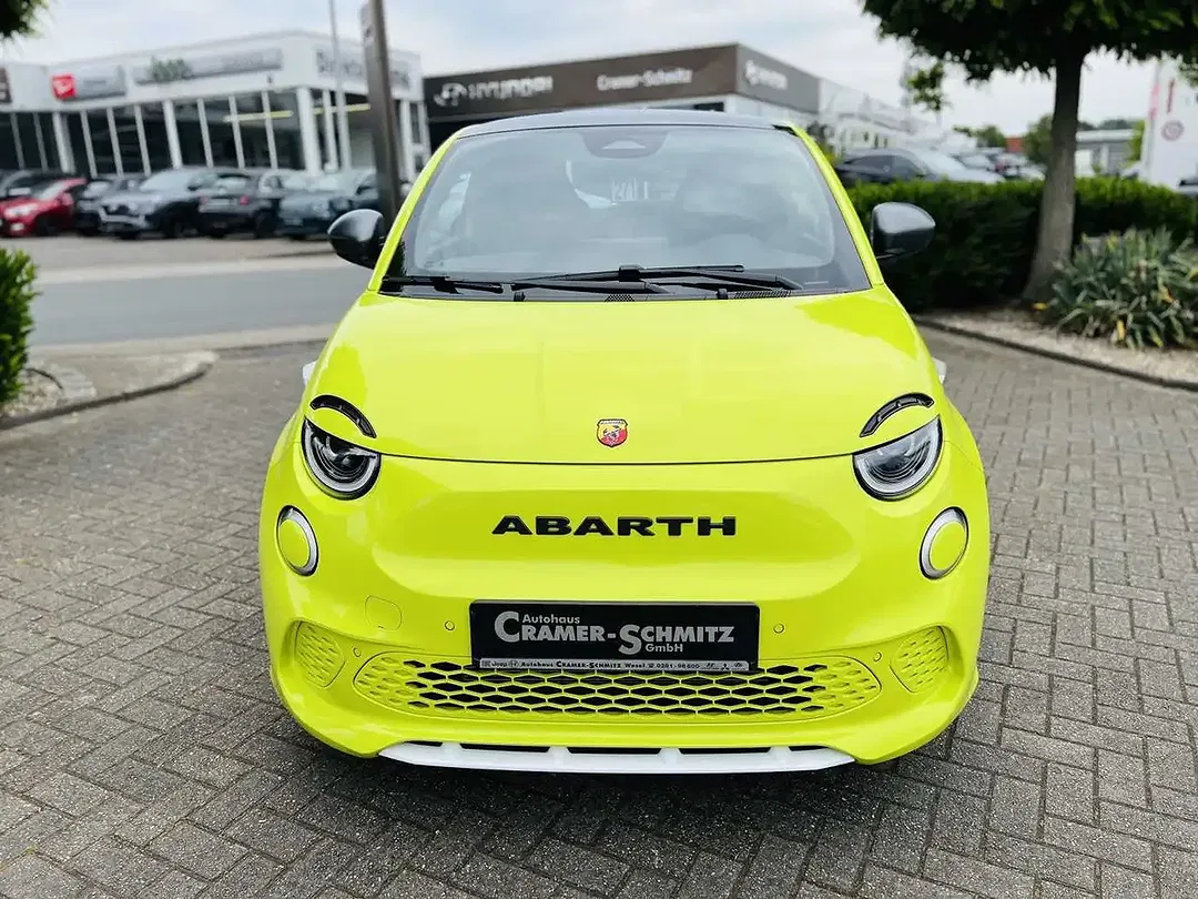 Abarth 500e - Thumbnail 2