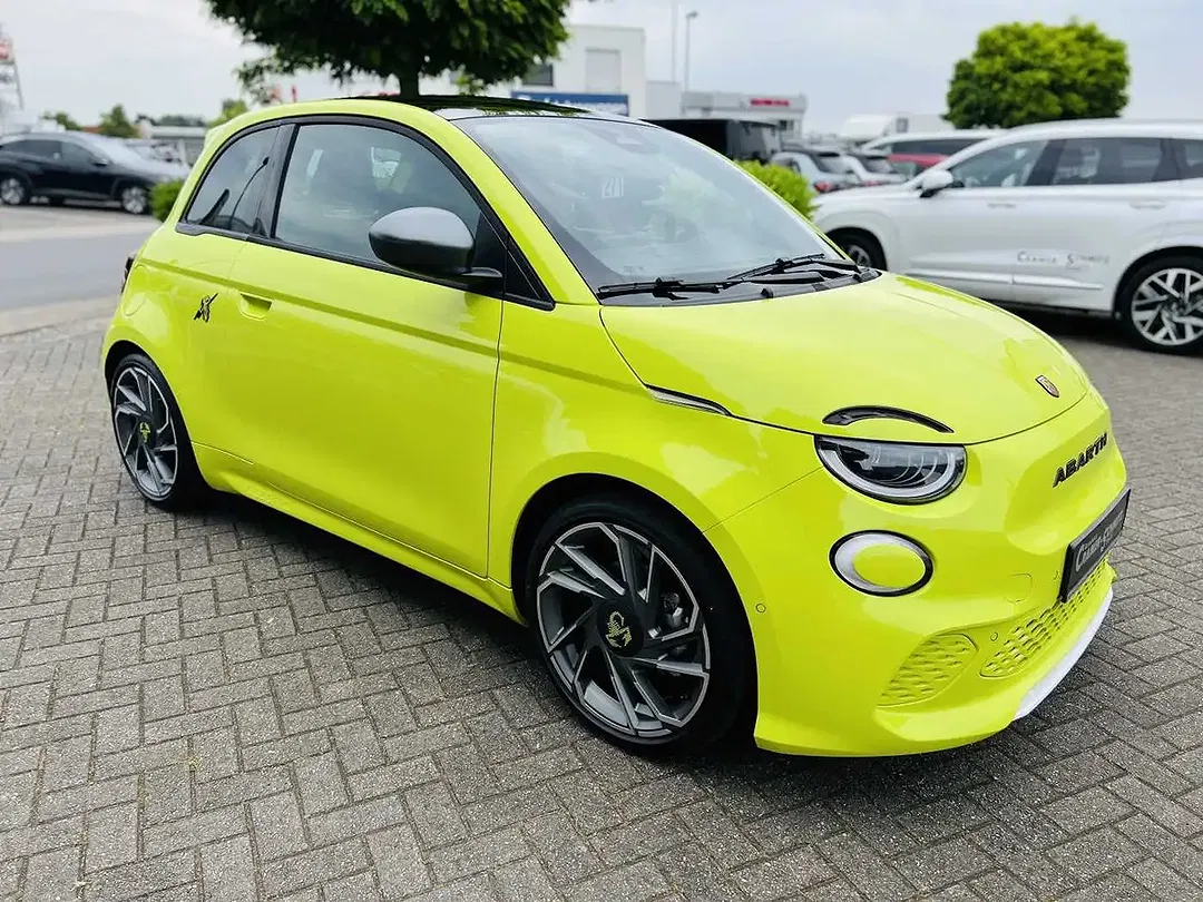 Abarth 500e - Thumbnail 3
