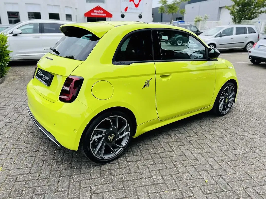 Abarth 500e - Thumbnail 4