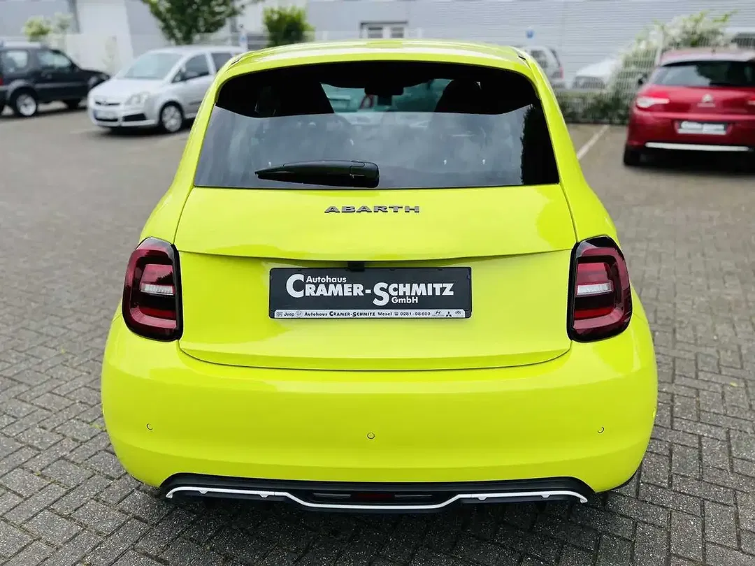 Abarth 500e - Thumbnail 5