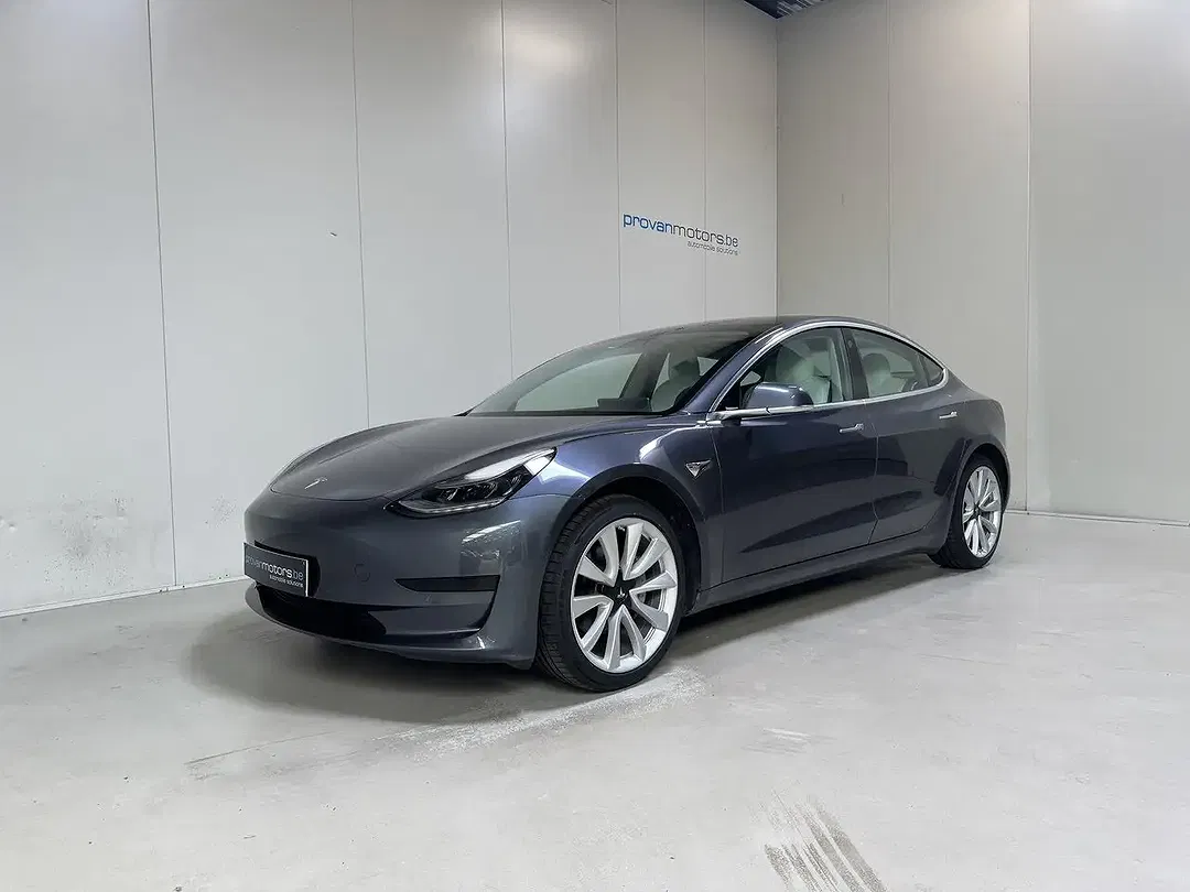 Tesla Model 3 - Thumbnail 1