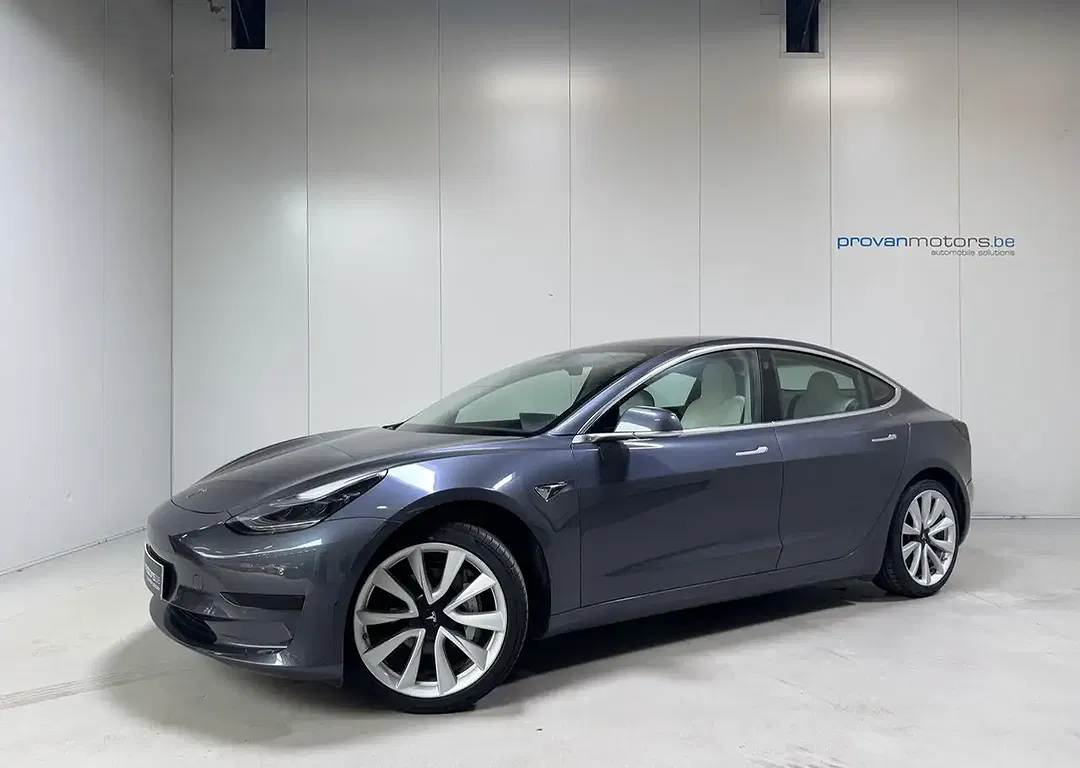 Tesla Model 3 - Thumbnail 4