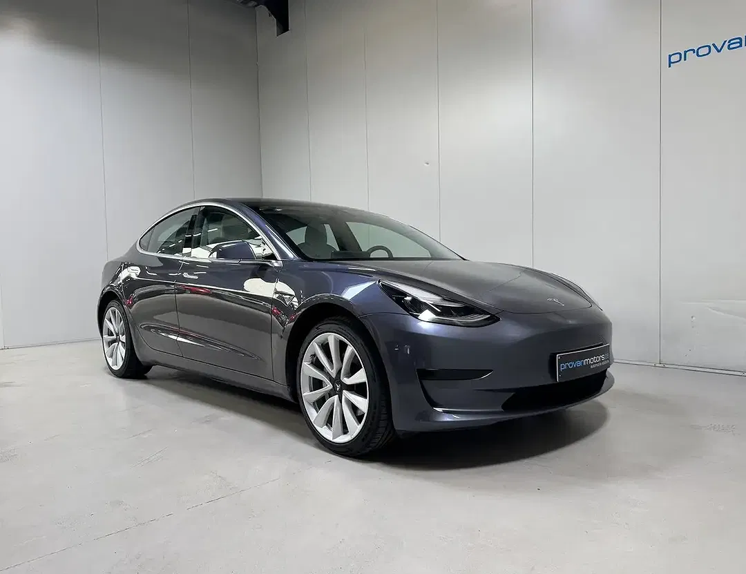Tesla Model 3 - Thumbnail 5