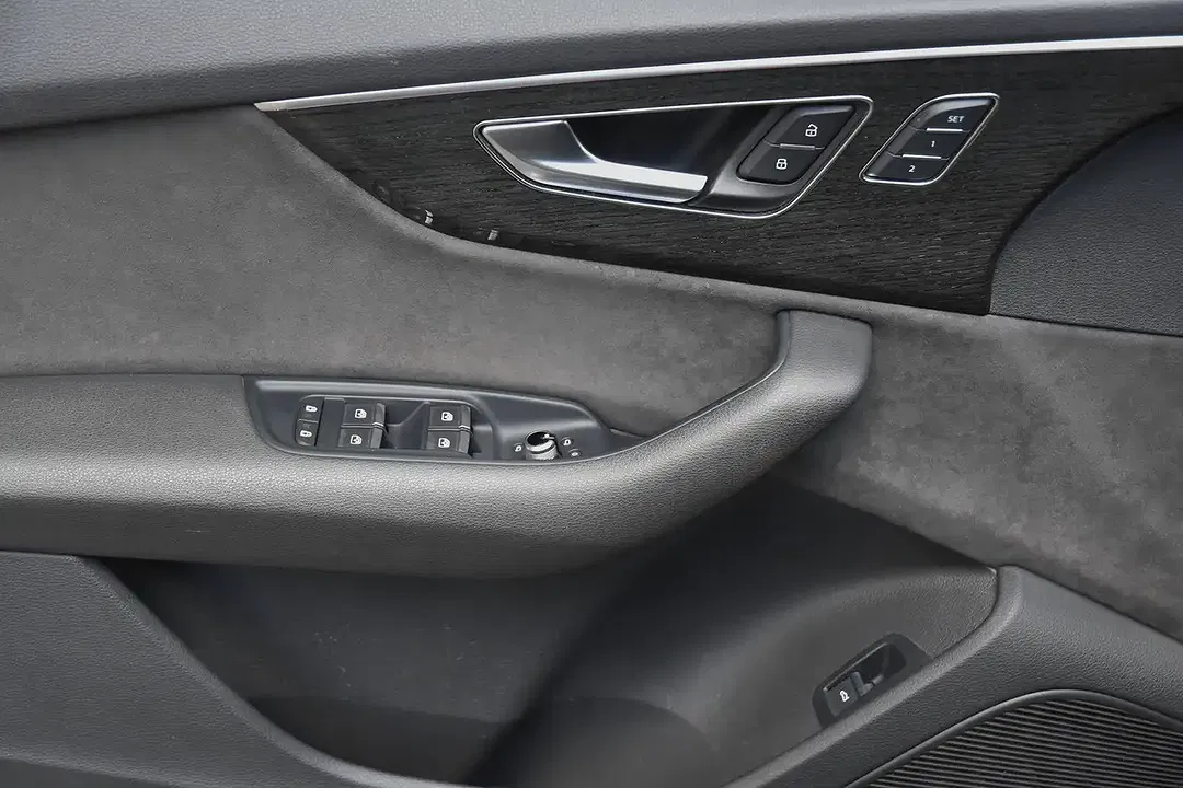 Audi SQ7 - Thumbnail 22