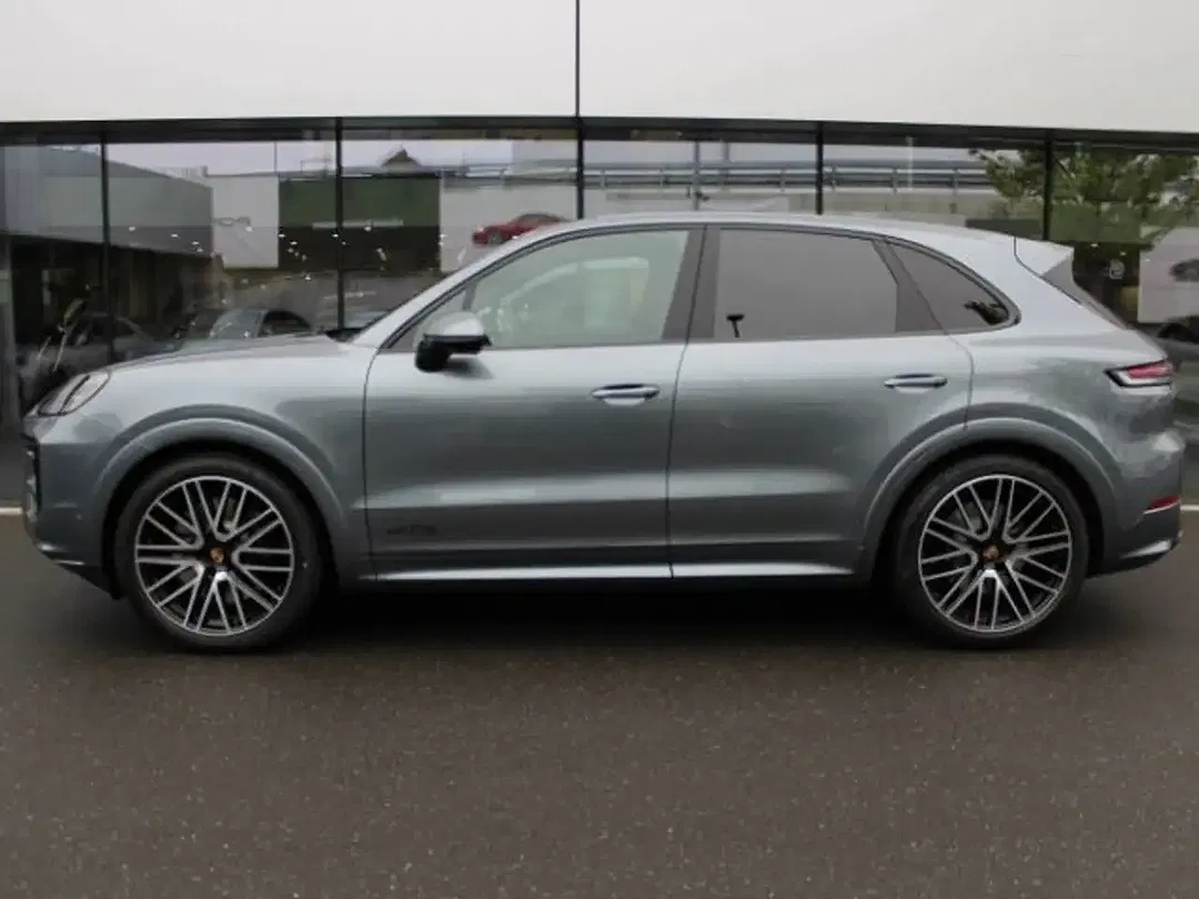 Porsche Cayenne - Thumbnail 2