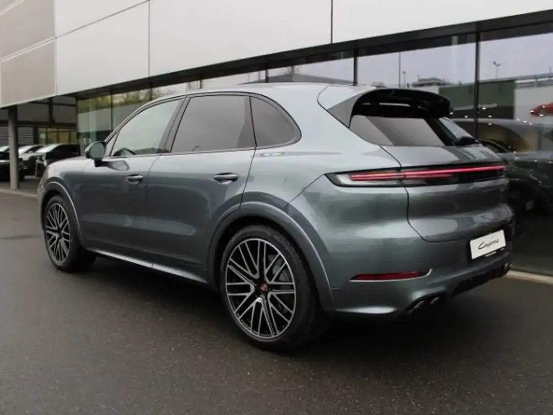 Porsche Cayenne - Thumbnail 3