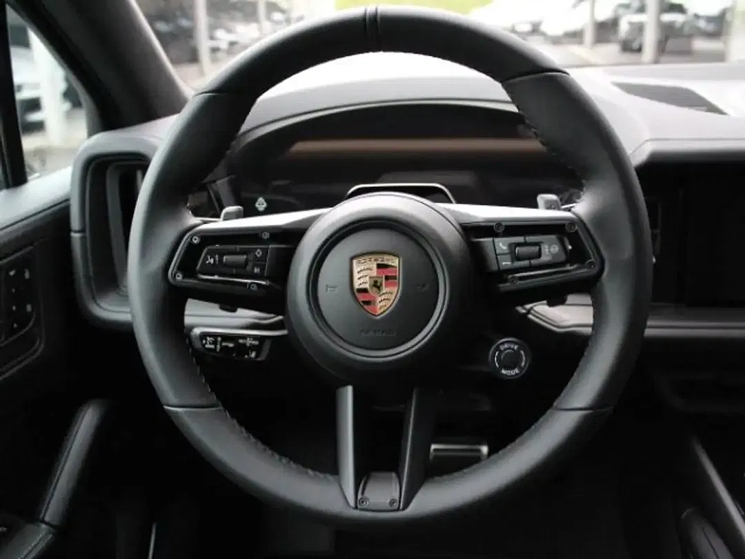 Porsche Cayenne - Thumbnail 5
