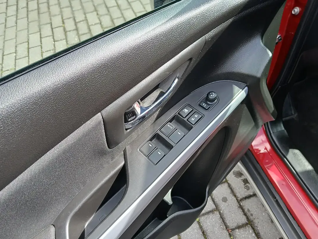 Suzuki SX4 S-Cross - Thumbnail 11