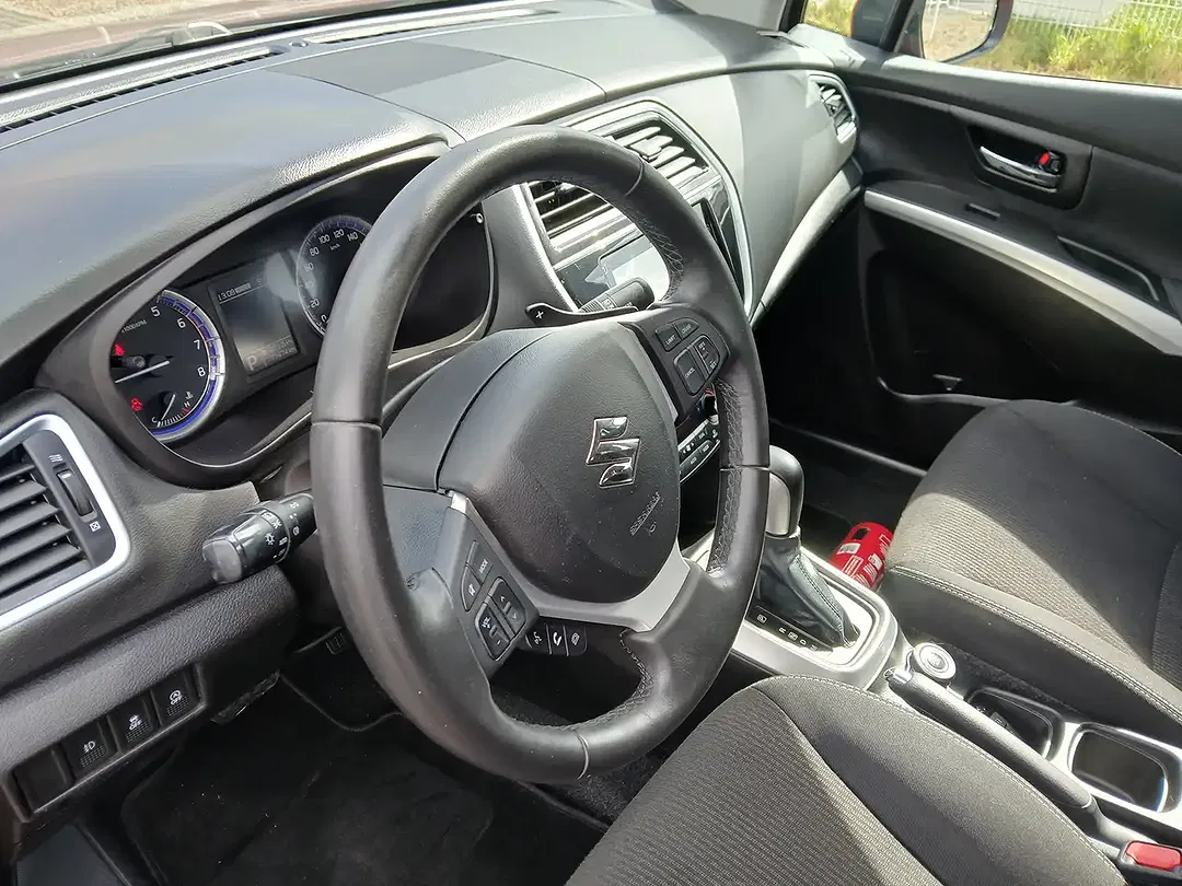 Suzuki SX4 S-Cross - Thumbnail 12