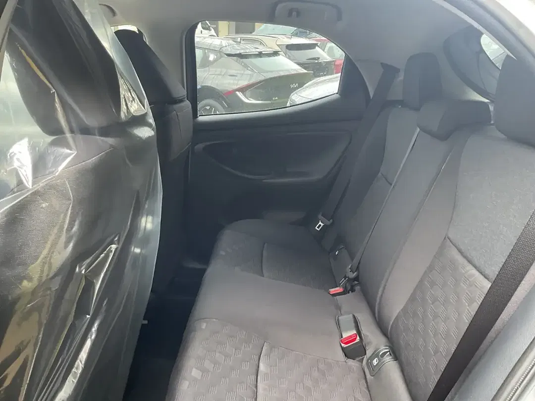 Toyota Yaris - Thumbnail 11