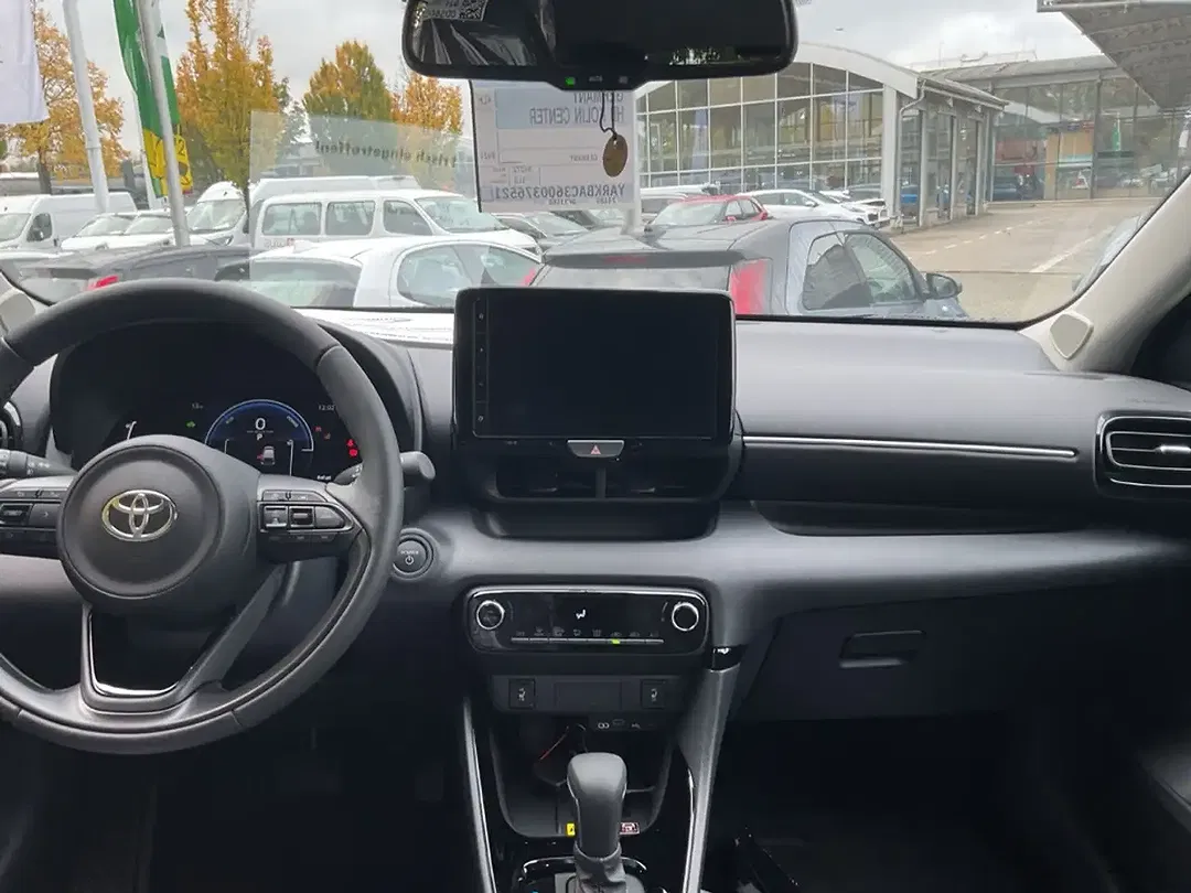 Toyota Yaris - Thumbnail 12
