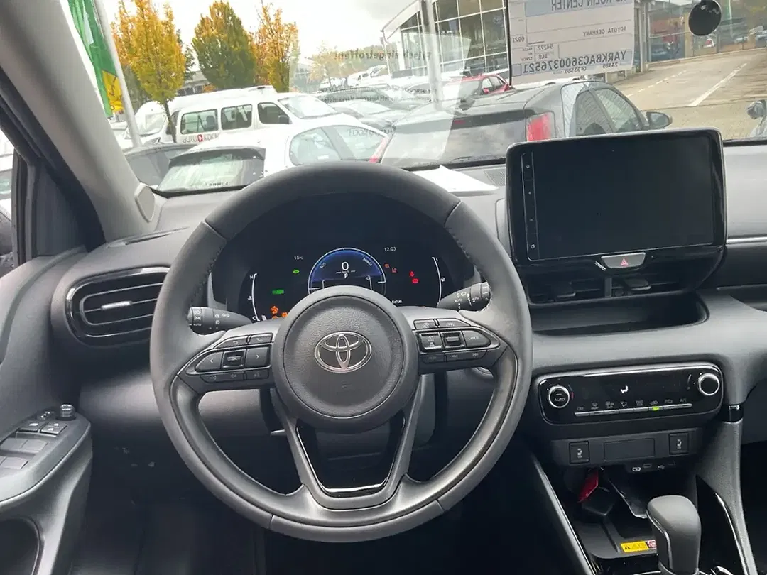 Toyota Yaris - Thumbnail 13