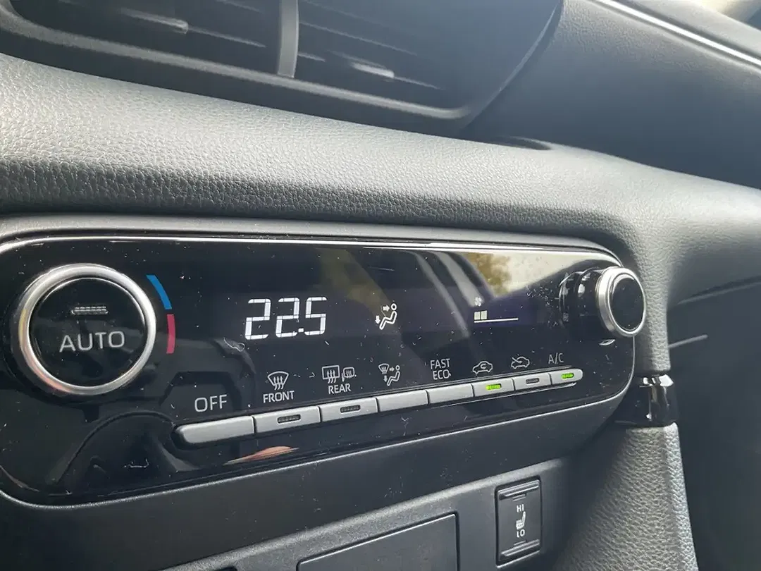 Toyota Yaris - Thumbnail 15