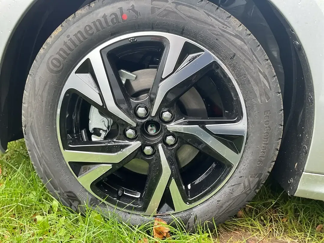 Toyota Yaris - Thumbnail 6