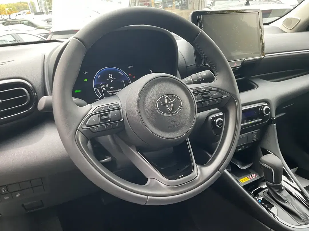 Toyota Yaris - Thumbnail 9