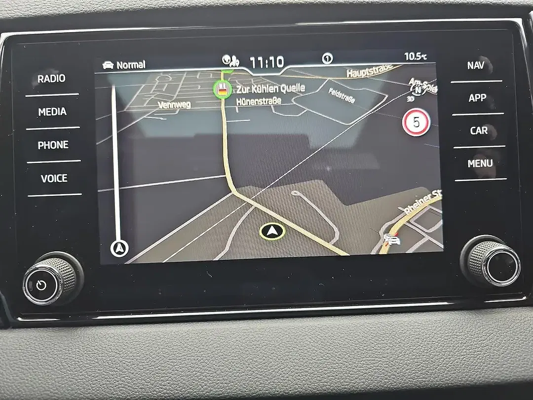 Skoda Karoq - Thumbnail 9