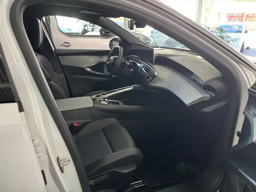 Peugeot 5008 - Thumbnail 10