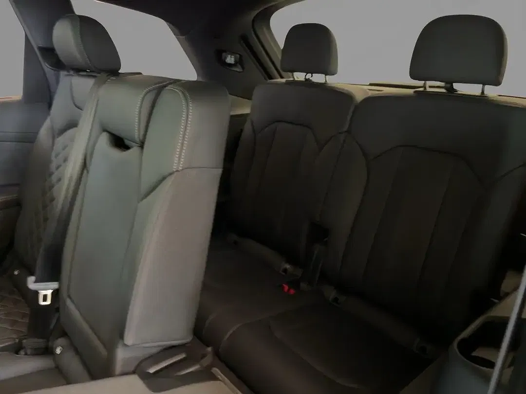 Audi Q7 - Thumbnail 9
