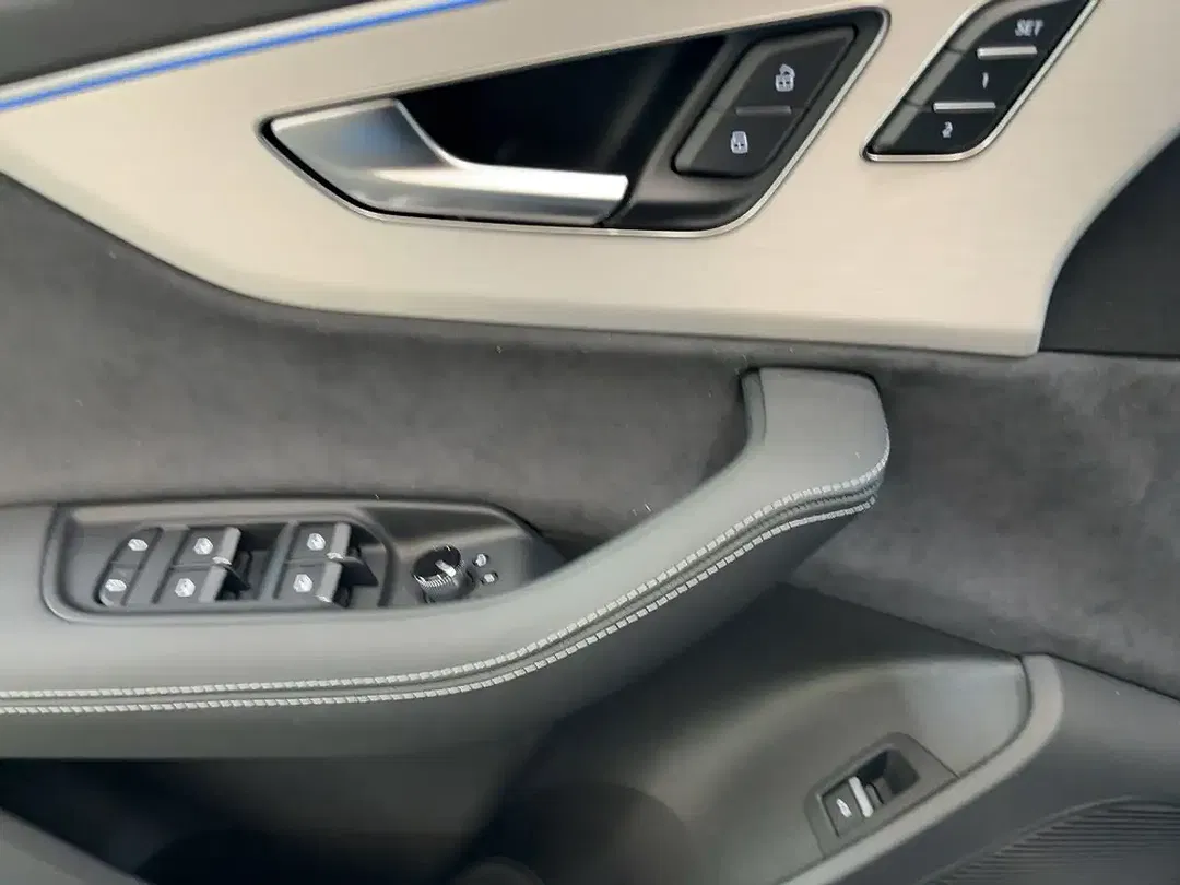 Audi Q7 - Thumbnail 12