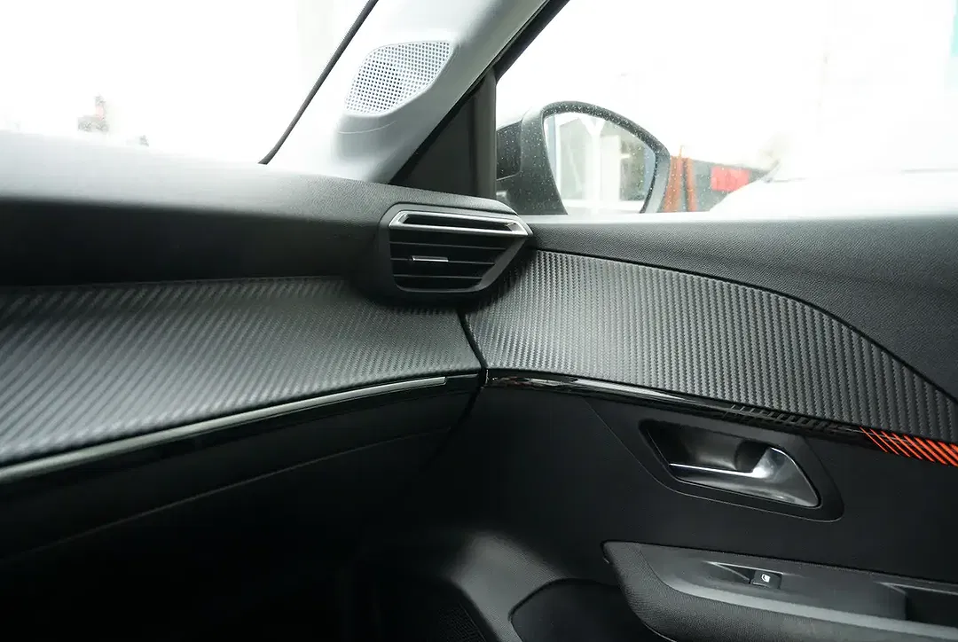 Peugeot 208 - Thumbnail 11