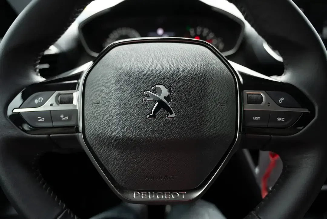 Peugeot 208 - Thumbnail 14