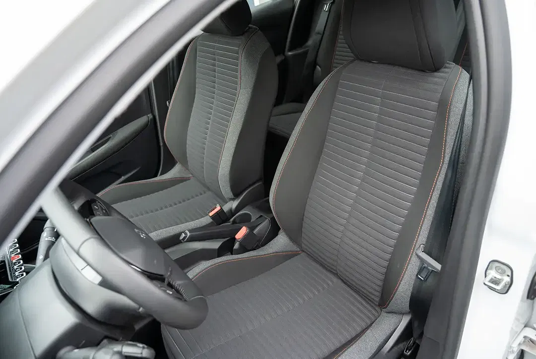 Peugeot 208 - Thumbnail 6