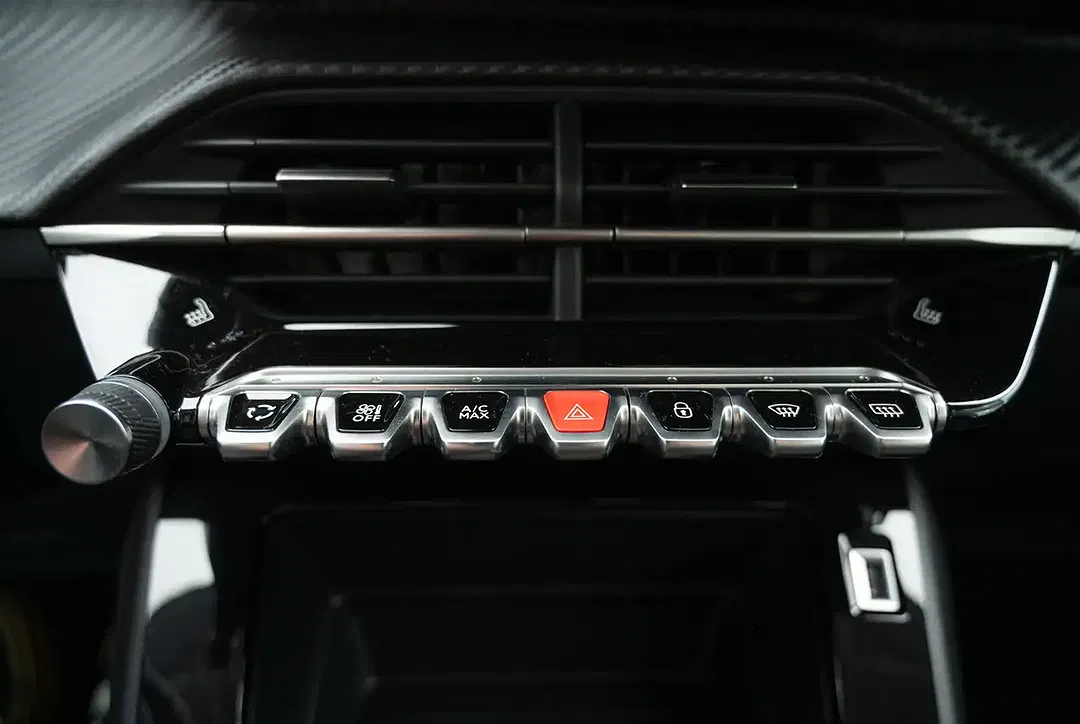 Peugeot 208 - Thumbnail 9