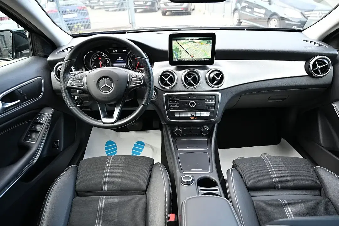 Mercedes-Benz GLA 180 - Thumbnail 10