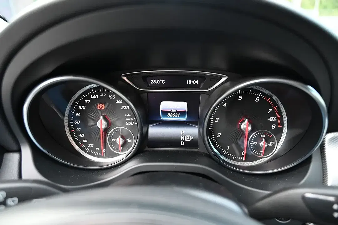 Mercedes-Benz GLA 180 - Thumbnail 11