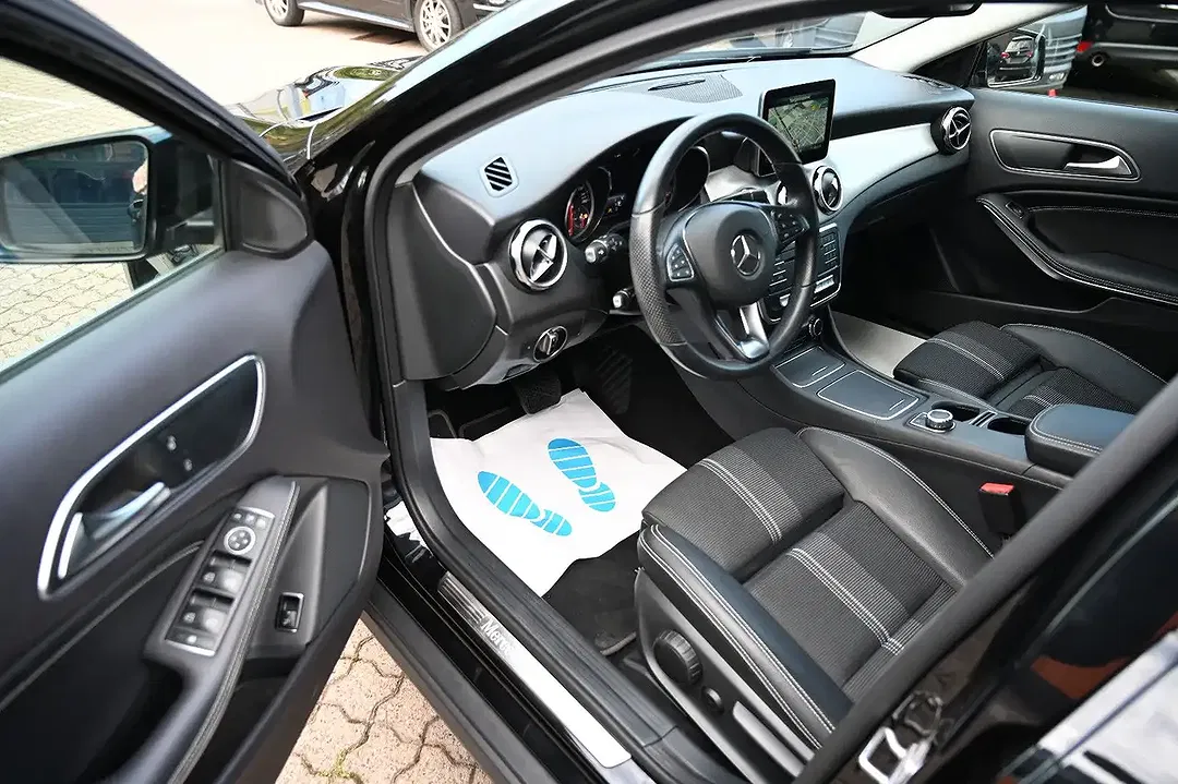 Mercedes-Benz GLA 180 - Thumbnail 12