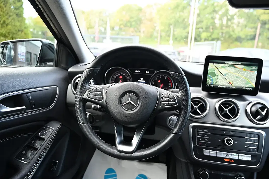 Mercedes-Benz GLA 180 - Thumbnail 15