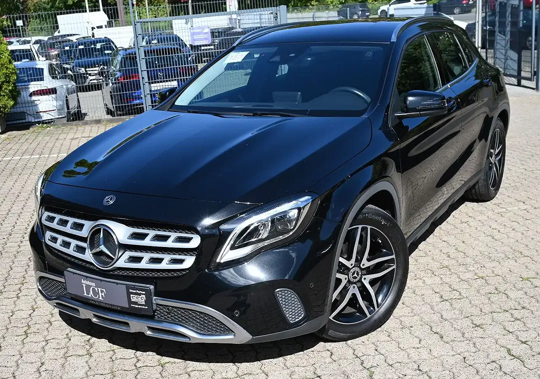 Mercedes-Benz GLA 180 - Thumbnail 2