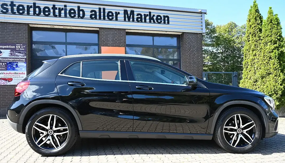 Mercedes-Benz GLA 180 - Thumbnail 3