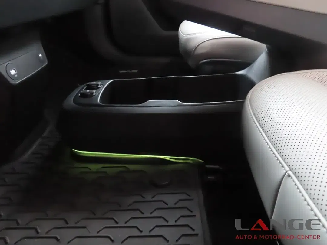 Kia EV6 - Thumbnail 13