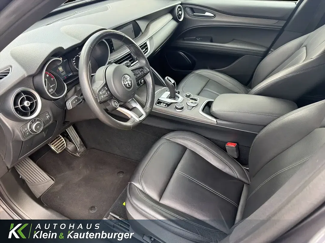 Alfa Romeo Stelvio - Thumbnail 11