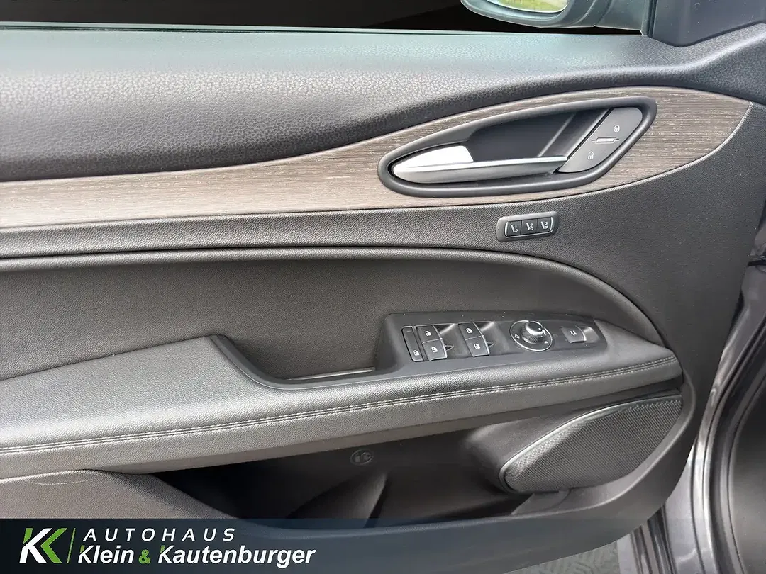 Alfa Romeo Stelvio - Thumbnail 12