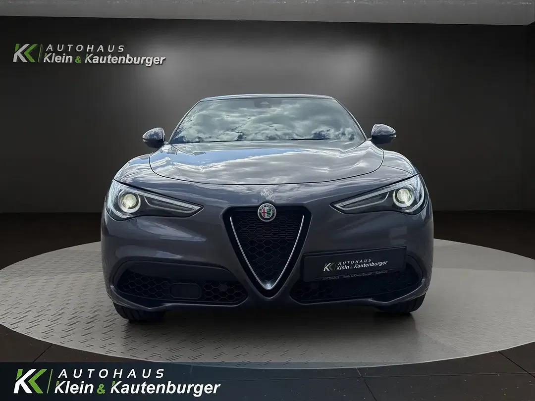 Alfa Romeo Stelvio - Thumbnail 2
