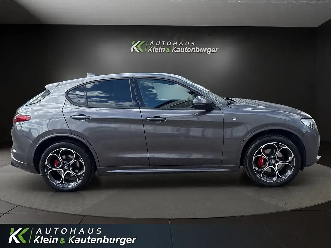 Alfa Romeo Stelvio - Thumbnail 4