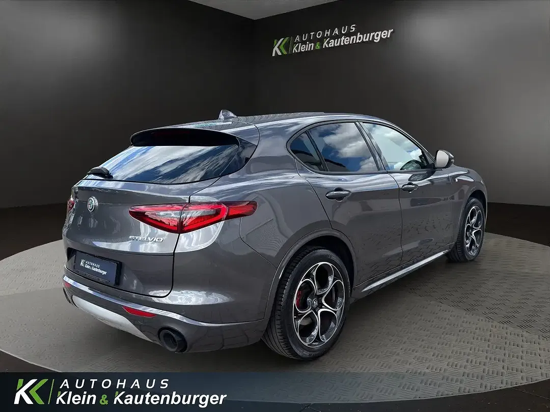 Alfa Romeo Stelvio - Thumbnail 5