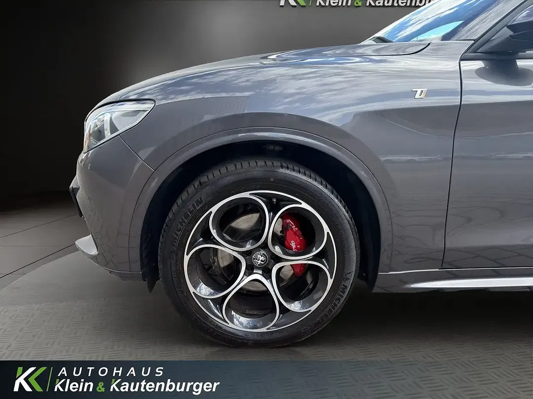 Alfa Romeo Stelvio - Thumbnail 9