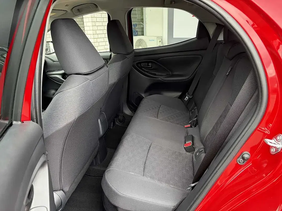 Toyota Yaris - Thumbnail 13