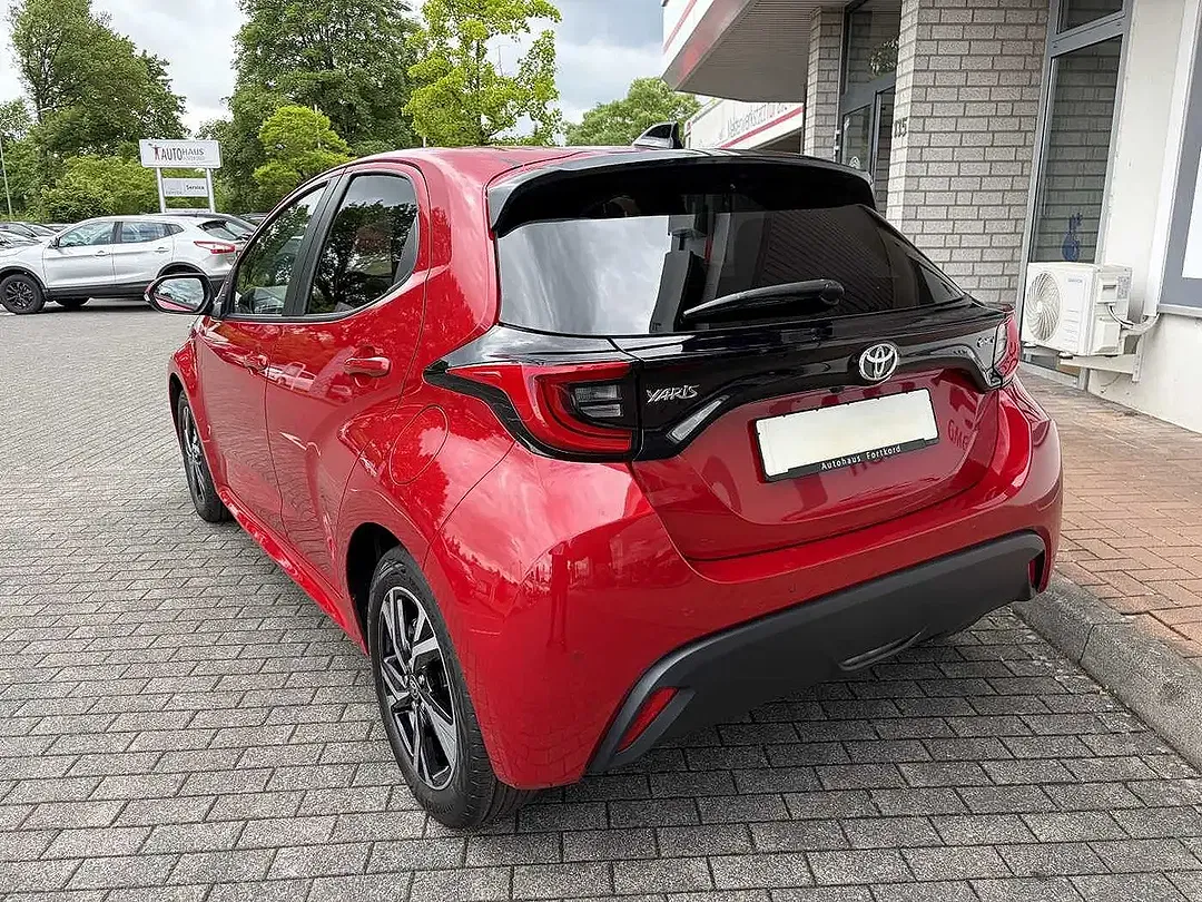 Toyota Yaris - Thumbnail 5