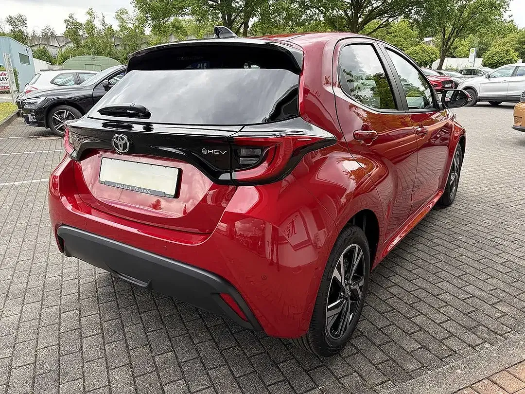 Toyota Yaris - Thumbnail 6