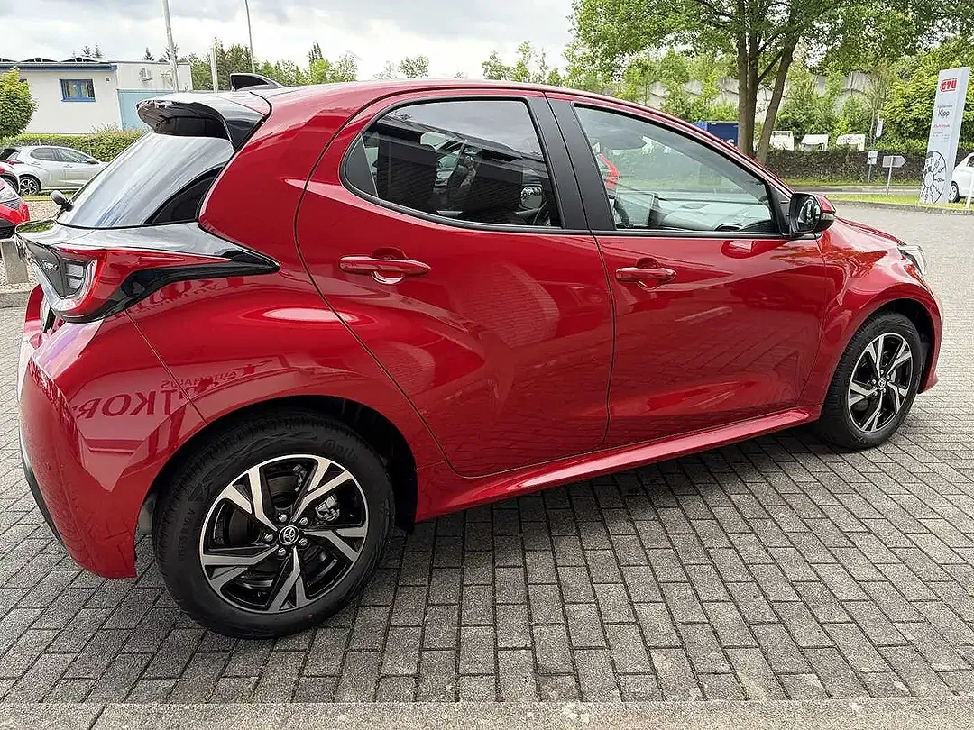 Toyota Yaris - Thumbnail 7