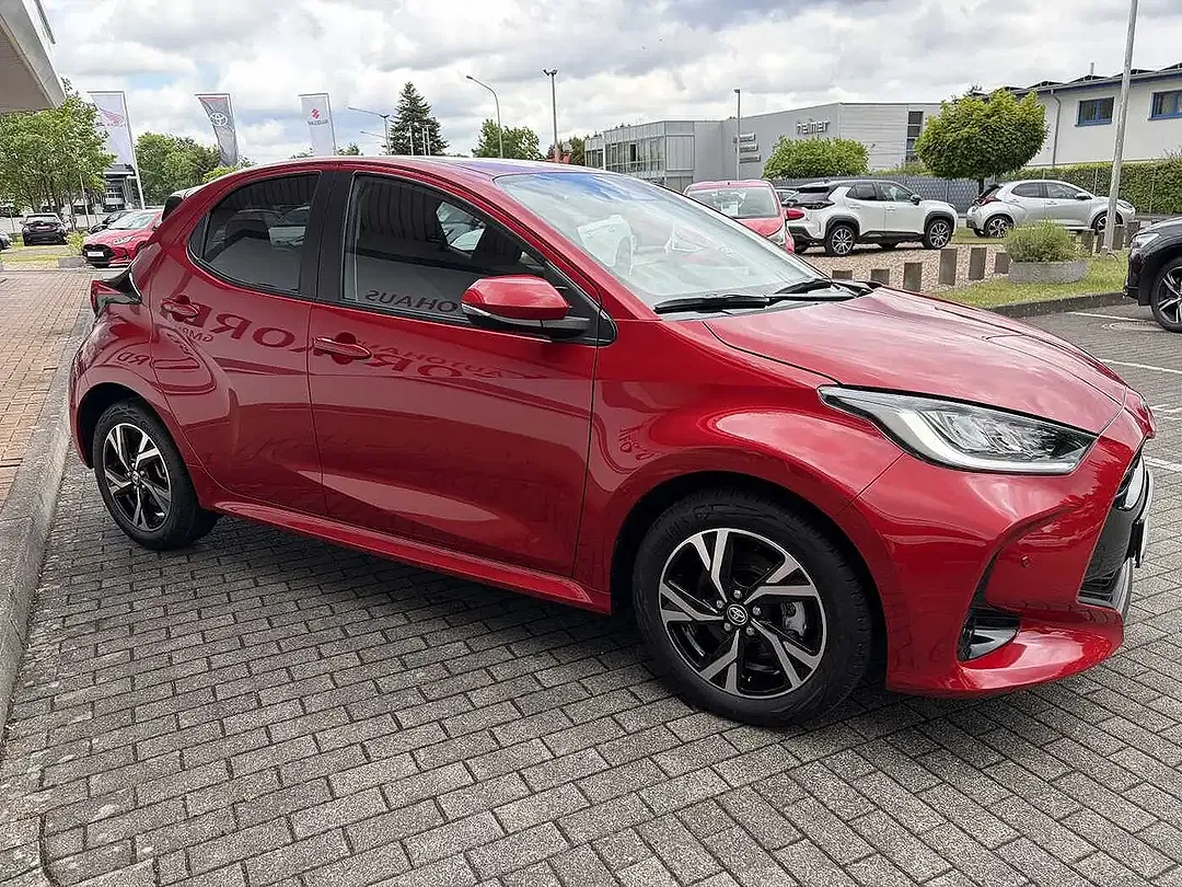 Toyota Yaris - Thumbnail 8