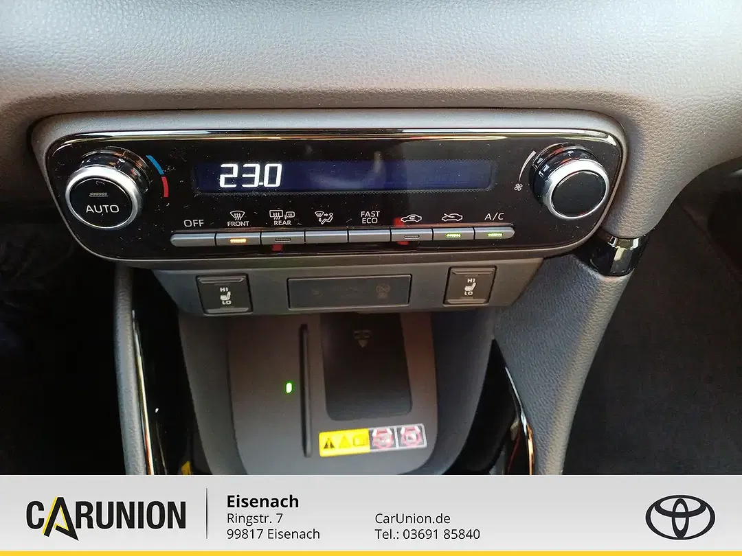 Toyota Yaris - Thumbnail 13