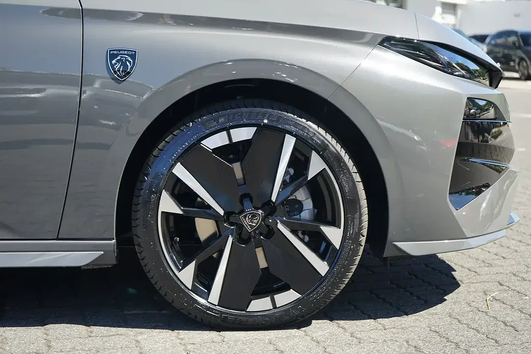 Peugeot 308 - Thumbnail 3