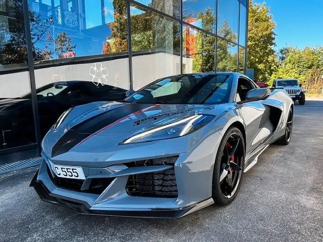 Corvette C8 - Thumbnail 2
